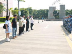 情系军训场 关怀暖人心——冶金与材料工程学院开展2026级新生军训慰问活动