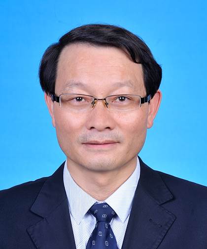 易中周标准照